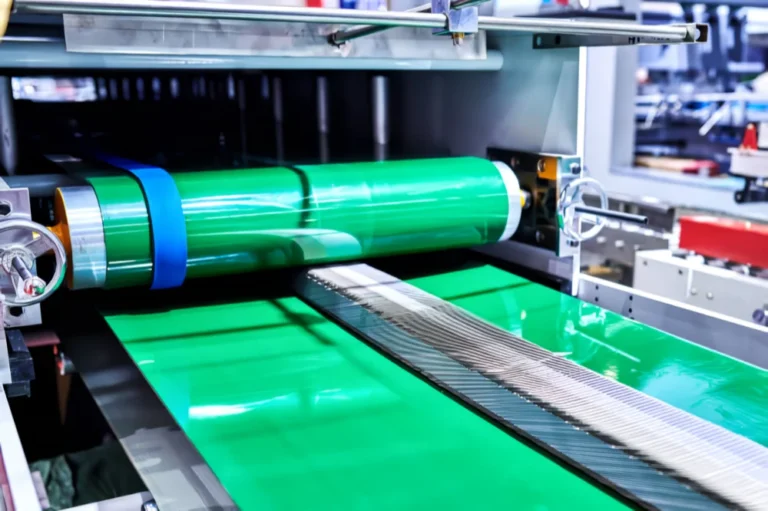 กลุ่มกล่องที่สายพานลำเลียงเรียงแถว_waifu2x_photo_noise3_scale_副本