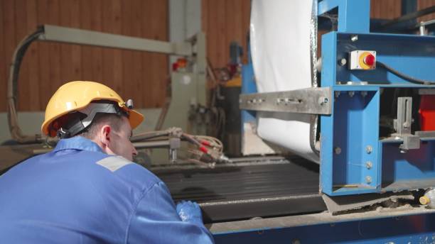 check the surface of conveyor belt to make it clean