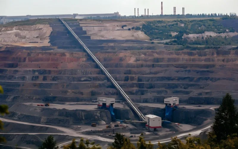 mining conveyor belt can Adapting to Complex Terrains