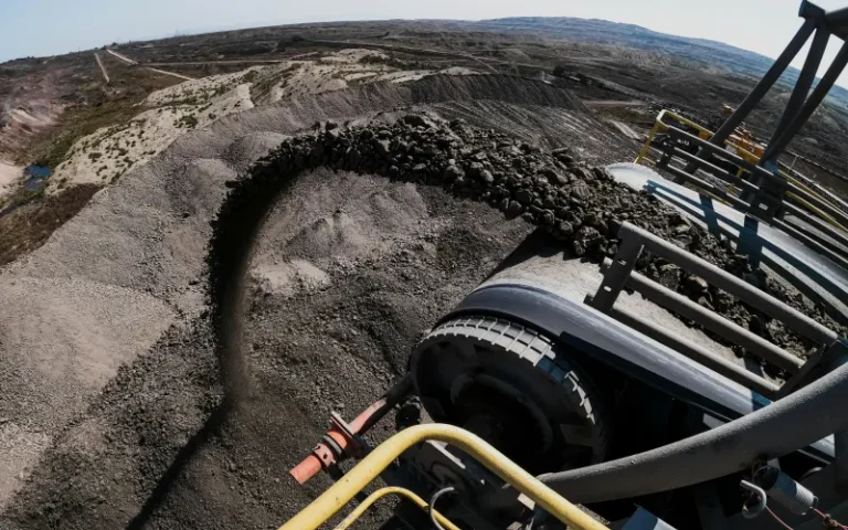 After careful calculation of tons per hour of rubber conveyor belt, no matter what the scenario, it can always save you trouble feature