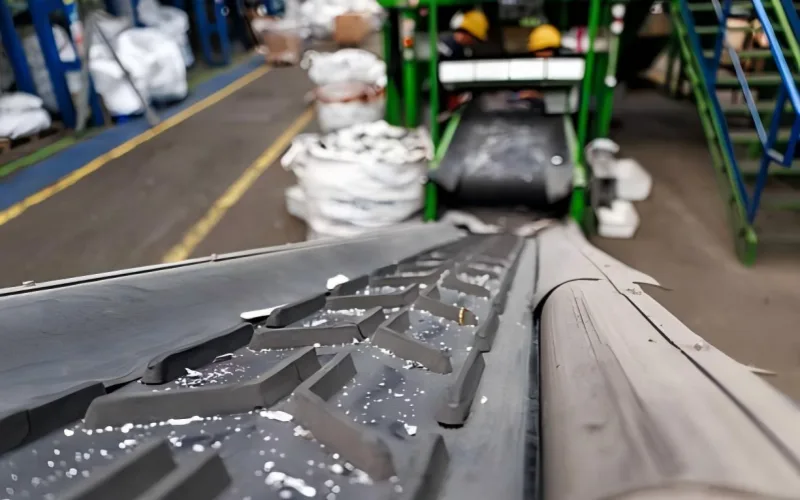 rubber conveyor belt working
