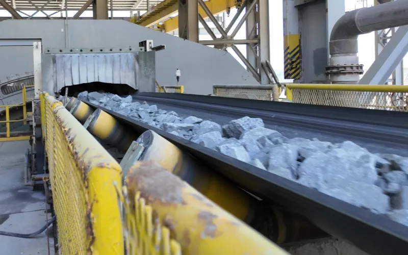 quarry conveyor belt with big rock