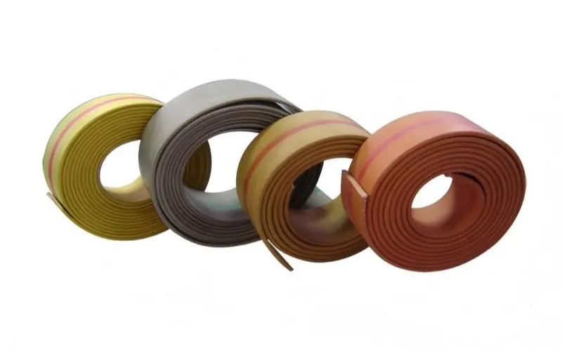  Flat transmission belt