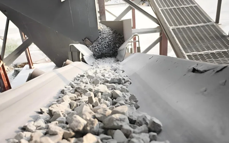 rubber conveyor belt in pic is broken,so learn how to calculate conveyor belt life is necessary