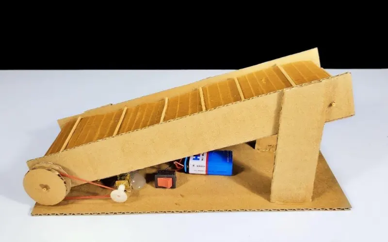 Cardboard conveyor belt
