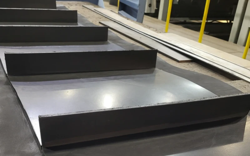 3.1 Straight-Plate Cleated Conveyor Belt